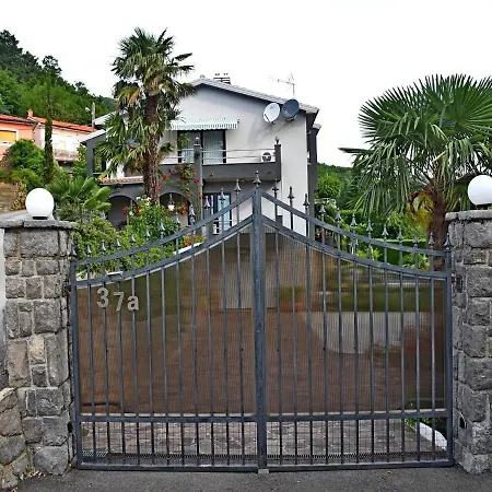 Bregi With Swimming Pool מטולי